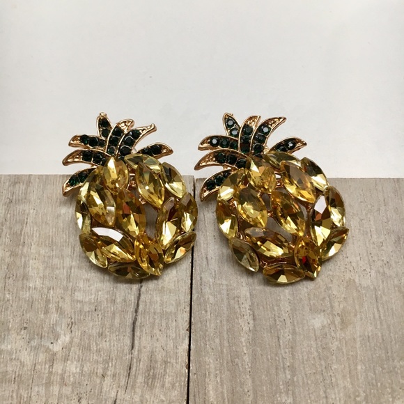 🆕 Sparkly Pineapple Statement Stud Earrings - Picture 2 of 6
